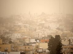 Una nube de polvo sahariano cubre Chipre y provoca alerta meteorológica roja tras envolver a la vecina Creta