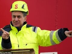 A medida que los precios del combustible se disparan, los votantes piden a Miliband que abandone su obsesión neta cero y levante la prohibición del petróleo y el gas del Mar del Norte, lo que haría TODAS nuestras vidas más fáciles.