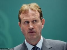 EXCLUSIVO El plan secreto del gobierno para detener a cualquiera que se oponga a siete nuevos GRANDES centros de alojamiento para solicitantes de asilo en todo el país REVELADO