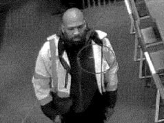 Un hombre quemó, estranguló y golpeó con mancuernas de 25 libras en su exclusivo apartamento de Washington después de que violentos ladrones se aprovecharan de su acto amable.