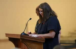 Gran giro en la saga de Dezi Freeman cuando la familia del policía asesinado Neal Thompson considera demandar a la policía de Victoria