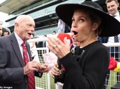 Vea el momento en que uno de los hombres más ricos de Australia horroriza a la estrella del Canal Siete con la explosión de una bomba F en televisión en vivo