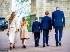 Kate y Charlotte se toman de la mano en una linda foto mientras caminan desde el servicio del Domingo de Pascua en Windsor