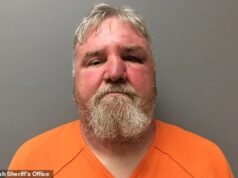 Conductor “borracho” de 57 años acusado de atropellar a decenas de personas durante un desfile religioso en Luisiana