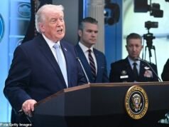 Trump detalla el atrevido rescate de 155 aviones de un aviador derribado ensangrentado mientras promete encarcelar al “filtrador” que casi hizo estallar el plan de rescate: “Dios estaba mirando”