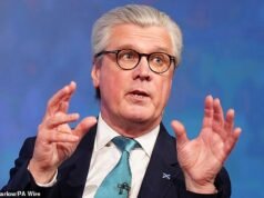 EUAN McCOLM: Offord logró llevar la reforma a un “nuevo nivel”. Pero, ¿hasta qué punto pueden colapsar estas festividades caóticas antes del 7 de mayo?