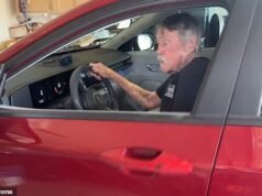 Un frágil hombre de 80 años de Arizona trabaja como conductor de Lyft a tiempo completo para pagar las facturas médicas de él y su esposa.