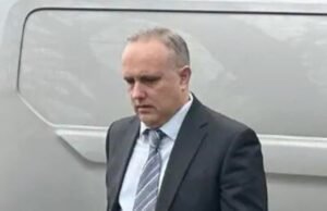 Productor de la BBC acusado de descargar miles de imágenes indecentes de niños que “frecuentemente” veían “pornografía para adultos”, según escucha el tribunal