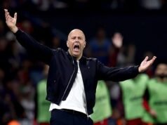 Jamie Carragher critica a la estrella del Liverpool que ‘comete un error en cada partido’ mientras la incómoda disputa con Peter Schmeichel sobre la brutal disección de la ‘división inferior’ de los Rojos deja a Thierry Henry escondido