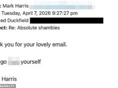 El presidente ajeno a la liga le dice a un fanático del fútbol ‘vete a la mierda’ en un torpe error de correo electrónico sobre un juego en movimiento para el afiliado del Man United