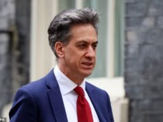 La “loca carrera” de Ed Miliband hacia Net Zero se atribuye a que OpenAI abandonó una inversión multimillonaria en Gran Bretaña.