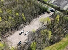 La ciudad de Surrey se convierte en la última víctima de la “apropiación de tierras” por parte de los viajeros: aparece un sitio “ilegal” en medio del bosque después de que un grupo trajera maquinaria y talara árboles durante el fin de semana de Pascua