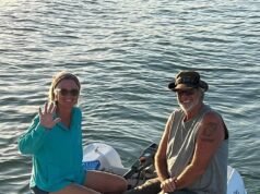 En las Bahamas, el esposo de su esposa desaparecida DEJA la isla paradisíaca horas después de insistir en que se quedaría hasta que la encuentren