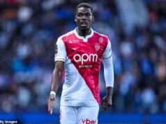 Paul Pogba pone fin a su ausencia de cuatro meses por lesión con una aparición de 20 minutos en la derrota del Mónaco por 4-1 ante el Paris FC, mientras la ex estrella del Man United pide estar en forma a los jefes del club.