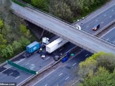 Misterio sobre cómo los adolescentes abandonaron el puente M1 en un accidente que mató a ambos hombres mientras las imágenes muestran cómo un minibús fue atropellado por un automóvil en un giro del destino mil veces a uno.