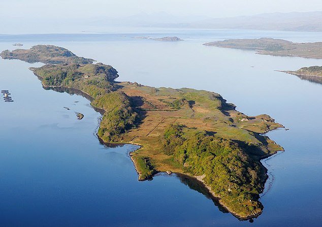 107819819-15724997-Eilean_Righ_on_the_Argyll_and_Bute_coast_which_is_only_a_20_minu-a-20_17759271525.jpeg