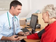 Los pacientes llegan no solo con síntomas, sino también con escenarios, y las personas que REALMENTE los necesitan se están quedando atrás, escribe la doctora y presentadora del NHS, la Dra. RENEE HOENDERKAMP.