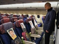 El estrecho de Ormuz sigue cerrado porque Irán colocó minas “al azar” y ahora no puede localizar explosivos para retirarlos, advierten funcionarios estadounidenses.