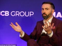 Terror en los condados de origen después de que un rico jefe criptográfico fuera detenido a punta de cuchillo durante un robo