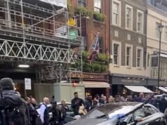 Hombre arrestado después de “chocar un auto robado contra un bicitaxi mientras era perseguido por la policía” en el concurrido Soho