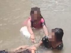 Tres adolescentes ríen y juegan en una cascada antes de resbalarse en las rocas y ahogarse en India
