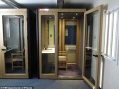 A los pedófilos se les permite grabar historias para niños tras las rejas en el estudio de podcasts de la prisión