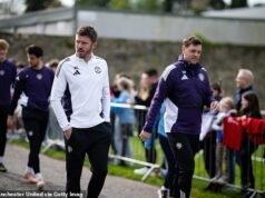 Michael Carrick estaba en la playa cuando el Manchester United se enfrentó al Leeds hace tres meses. Ahora el técnico de los Red Devils insiste en que su futuro “se resolverá de una forma u otra” en el “trabajo definitivo”.