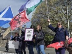 Keir Starmer ha advertido a los activistas que los derechos de las mujeres TODAVÍA no son respetados por el NHS y los ayuntamientos a medida que se acerca el primer aniversario de la histórica sentencia de la Corte Suprema.