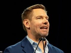 La nueva presunta víctima de Eric Swalwell detalla el horrible encuentro en una habitación de hotel mientras más mujeres se presentan: ‘Él no se detuvo’