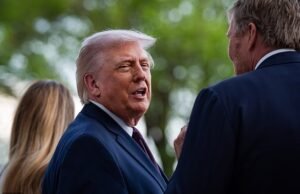 Trump dice que el Papa “probablemente aprendió” a mantenerse al margen de la política y revela la razón por la que eliminó su imagen de Jesús