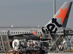 Qantas y Jetstar abandonan cinco rutas y culpan a los crecientes precios del combustible para aviones en medio del conflicto en curso en Medio Oriente.
