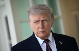 El asesor del gabinete de Trump abandona la Casa Blanca en medio de la agitación para gestionar una máquina de mitad de mandato de 100 millones de dólares