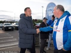 La leyenda del Chelsea, John Terry, aparece en el partido del Colchester United en medio de una ‘adquisición de £ 14 millones’, ¡cuando uno de los miembros de su familia comienza el juego!
