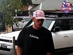 La estrella de la AFL envía un mensaje MUY directo de una sola palabra en su camiseta antes de ser castigado por el tribunal en un fallo que indignó a los fanáticos