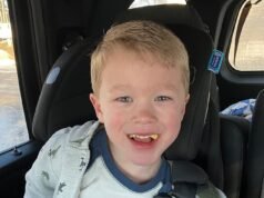 Valiente niño de 5 años lucha por la vida después de salvar a su hermano de ahogarse en agua helada