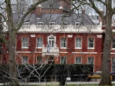 La policía cierra el parque de Londres después de que un vídeo afirmara mostrar drones “llevando materiales radiactivos y cancerígenos” a la embajada de Israel.