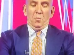 Extraño momento en que el héroe de culto de la Premier League se parte la cabeza en vivo por televisión con un acto improvisado