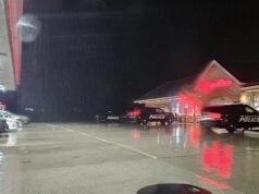 Un hombre de mediana edad muere tras ser ‘alcanzado por un RAYO’ mientras caminaba por el estacionamiento de una gasolinera durante una tormenta