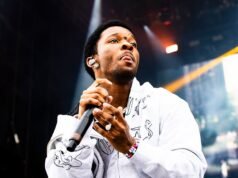 La casa de D4vd fue allanada por agentes de LAPD con equipo táctico cuando lo esposaron y lo encarcelaron bajo sospecha de asesinar a una niña de 14 años encontrada en el maletero de su Tesla.