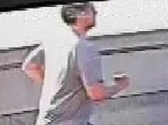 El conductor de autobús ‘Putney Pusher’ que se desvió para esquivar la cabeza de una mujer por un pelo da su teoría sobre por qué el sospechoso nunca fue arrestado (¡y dice que la víctima nunca le dio las gracias!)