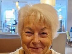 Una mujer francesa se mudó a los Estados Unidos a la edad de 85 años para casarse con su novia del ejército, solo para terminar arrancada de su cama en camisón y puesta bajo custodia de ICE gracias a su intrigante hijastro.