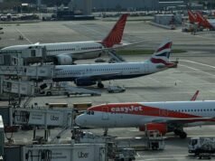 Reserve sus vuelos de verano ahora o enfrente precios vertiginosos, advierten los expertos en viajes mientras los vuelos de larga distancia aumentan £ 300 debido a la crisis del combustible para aviones