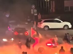 Caos cuando 100 autos descienden sobre un tranquilo vecindario de Nueva York, transformándolo en un infierno de fuego al estilo Mad Max.