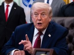 El séquito de Trump se apresura a asistir a una sesión informativa de emergencia en la Sala de Situación mientras Irán estrangula el suministro mundial de petróleo