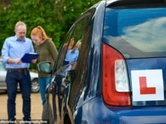 La campaña del gobierno para contratar más examinadores para el examen de conducir fue calificada de “fracaso espectacular” después de que sólo se ofreciera trabajo al 3 por ciento de los solicitantes.