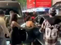 Momento en el que un coche atropella a una multitud de peatones en una concurrida calle de Londres después de una ‘disputa de influencers’ cuando una mujer de 29 años es arrestada, mientras otra lucha por su vida en el hospital.