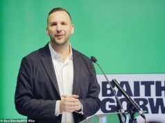 La sociedad debería rechazar a los derechistas, dice el líder del Partido Verde, Zack Polanski