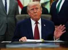 La impactante retirada nuclear iraní de Trump después de gritarles a los principales generales durante una crisis que duró horas