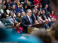 DAN HODGES: Starmer está jugando a la ruleta rusa. Cada vez que se niega a responder una pregunta, otra recámara del arma gira