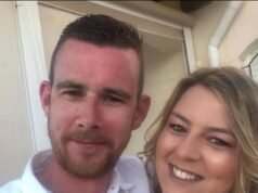 Foto de decepción! Una pareja que pensó que había conseguido una ganga cuando pidió a Temu un arco de jardín por £ 11,19 descubrió que era demasiado bueno para ser verdad.